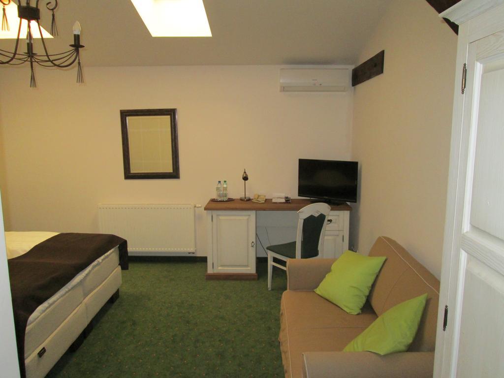 Hotel Sandro Silver & Spichlerz Antoniny Leszno  Room photo