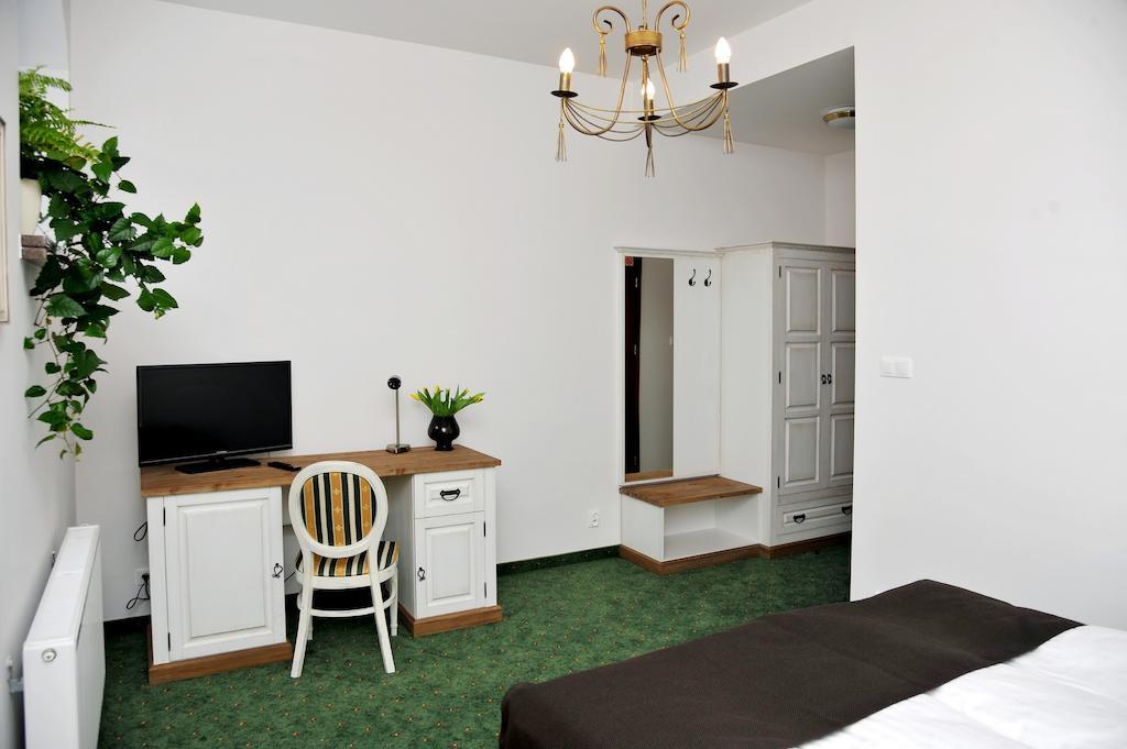 Hotel Sandro Silver & Spichlerz Antoniny Leszno  Room photo